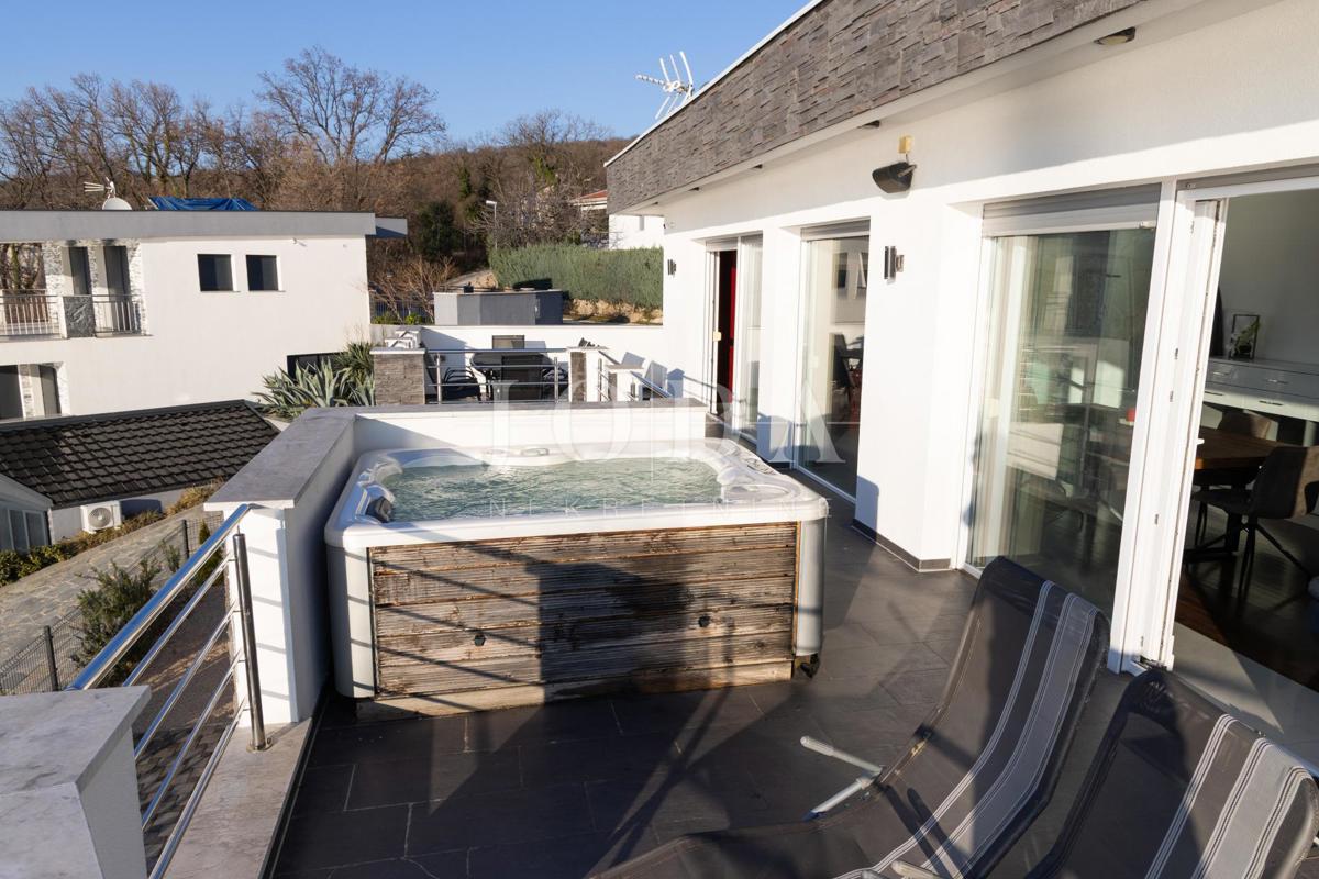 Vila prva vrsta do morja s panoramskim pogledom