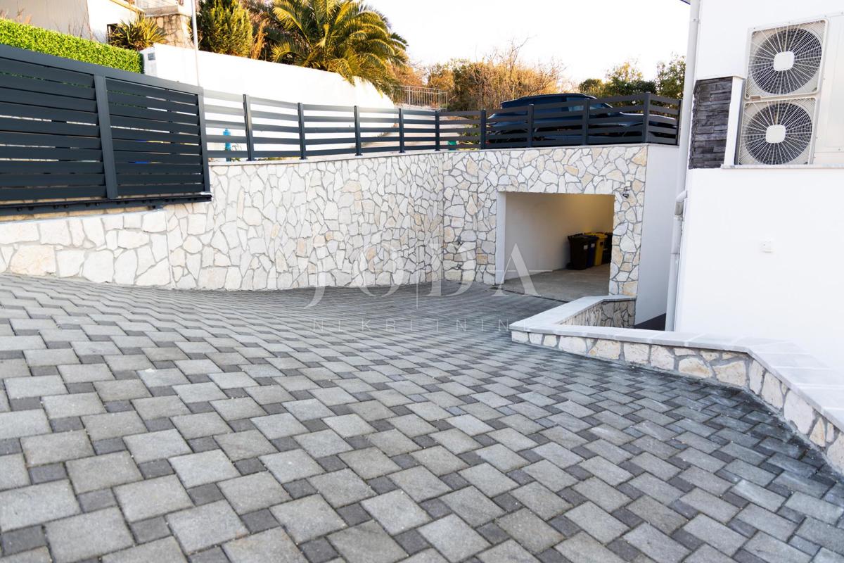 Vila prva vrsta do morja s panoramskim pogledom