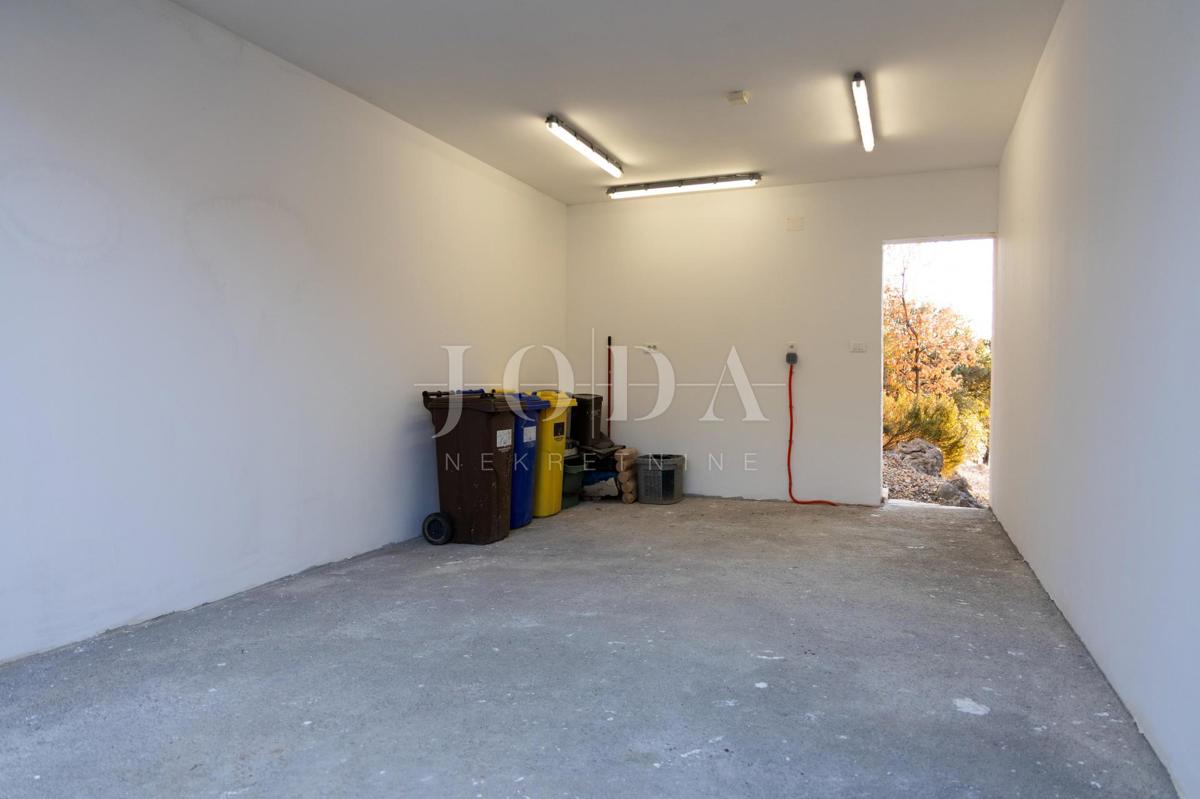 Vila prva vrsta do morja s panoramskim pogledom