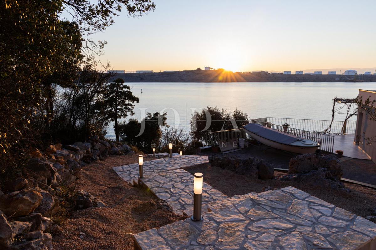 Vila prva vrsta do morja s panoramskim pogledom