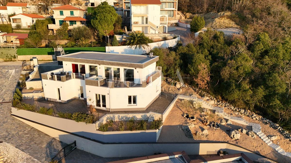 Vila prva vrsta do morja s panoramskim pogledom