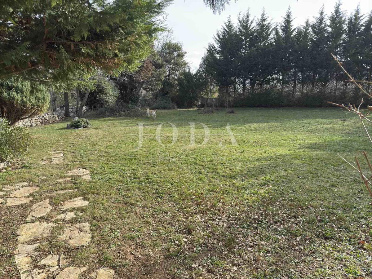 Zemljišče Labin, 818m2