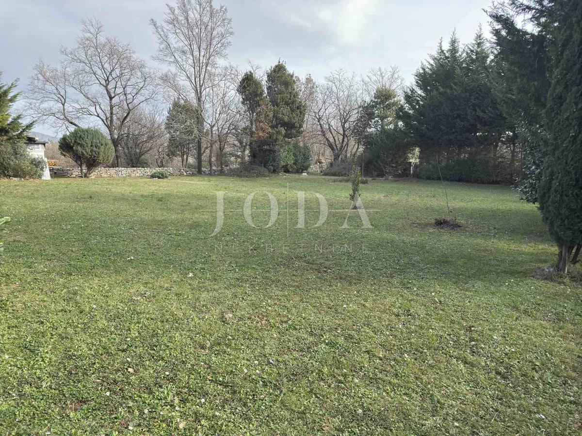 Zemljišče Labin, 818m2