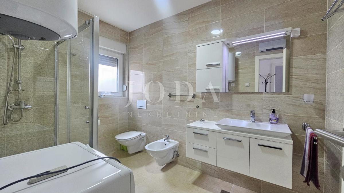 Apartma Crikvenica z garažo