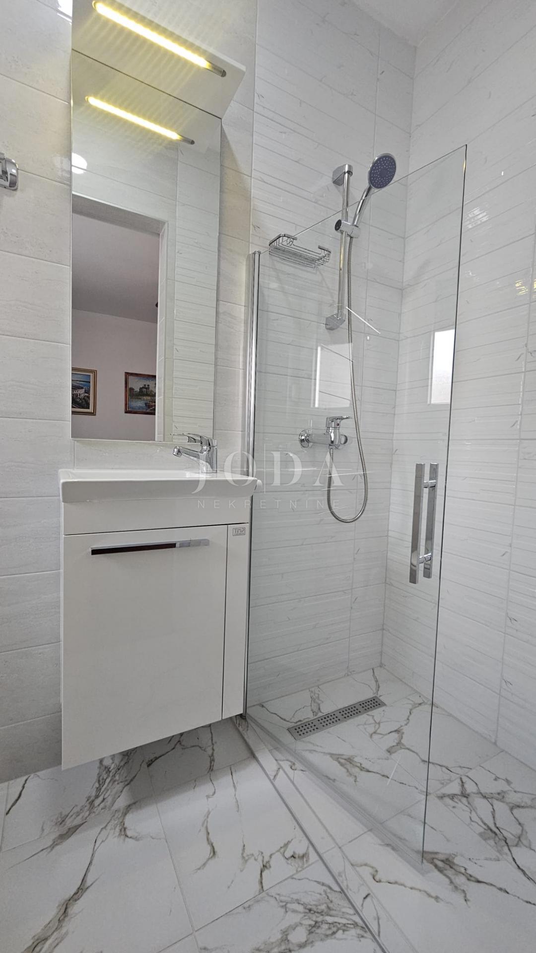 Apartma Crikvenica z garažo