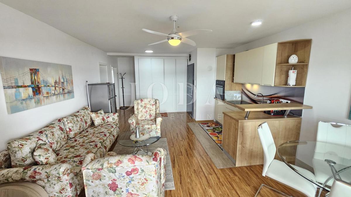 Apartma Crikvenica z garažo