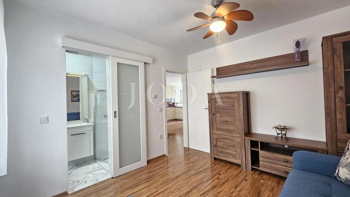 Apartma Crikvenica z garažo