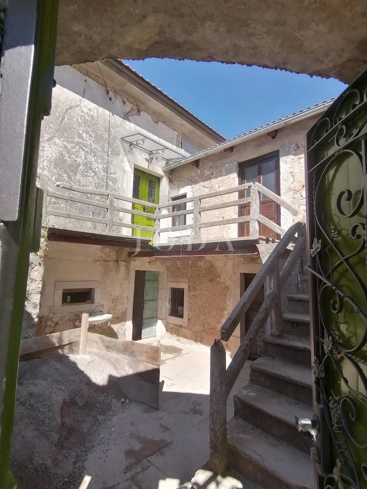 Bribir, hiša za prenovo