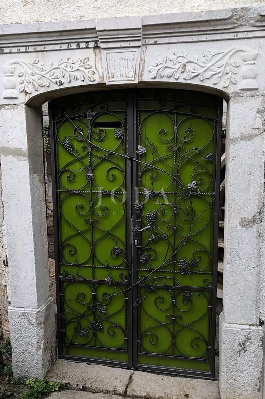 Bribir, hiša za prenovo