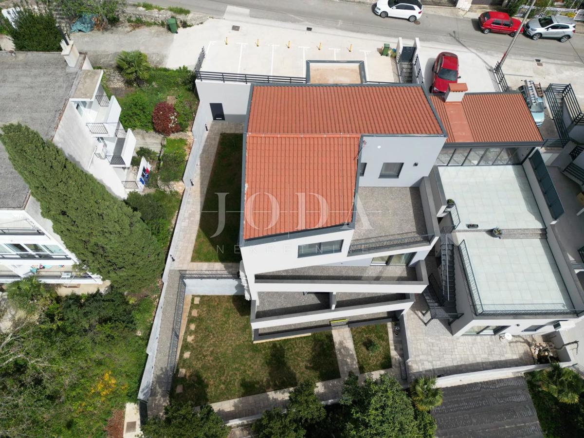 Vrhunska Lokacija, Čudovit Razgled, Sodobno Stanovanje