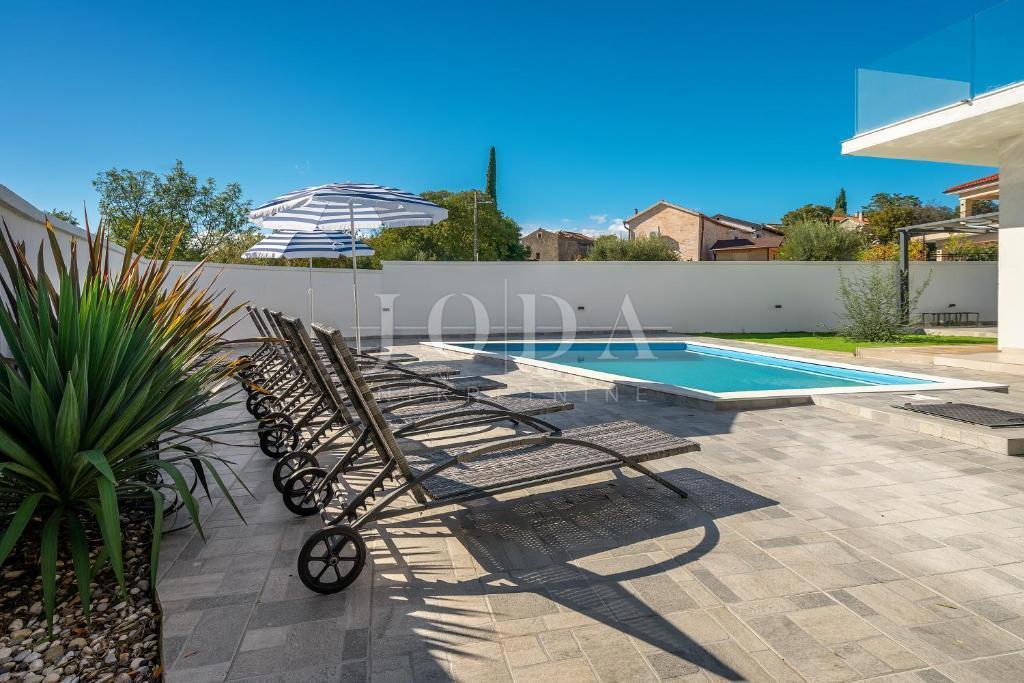 Otok Krk - moderna samostojna hiša z bazenom