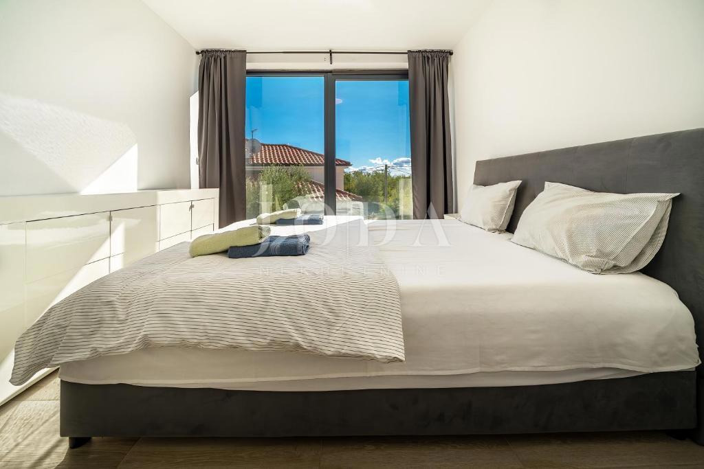 Otok Krk - moderna samostojna hiša z bazenom