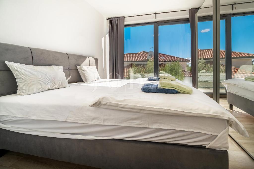 Otok Krk - moderna samostojna hiša z bazenom