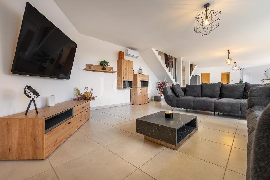 Otok Krk - moderna samostojna hiša z bazenom