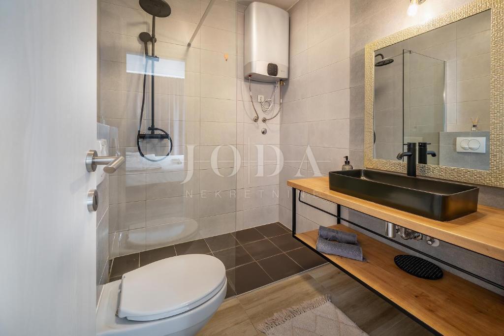 Otok Krk - moderna samostojna hiša z bazenom