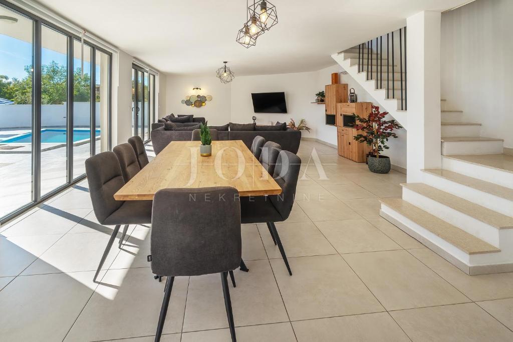 Otok Krk - moderna samostojna hiša z bazenom