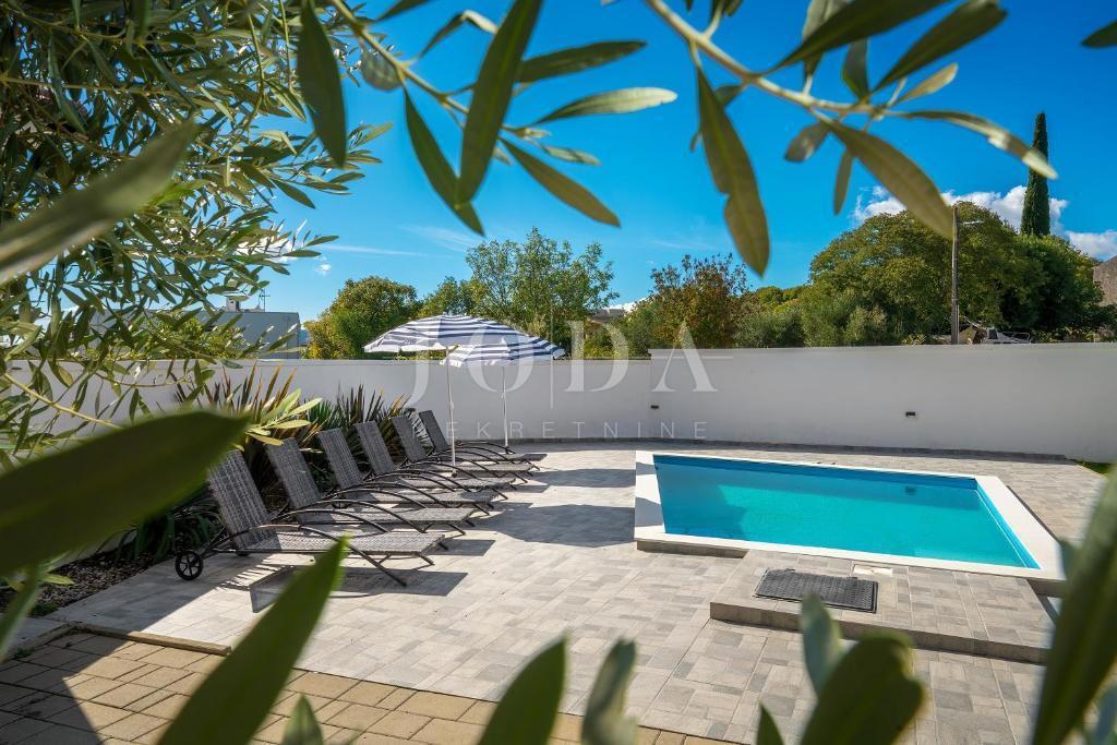 Otok Krk - moderna samostojna hiša z bazenom