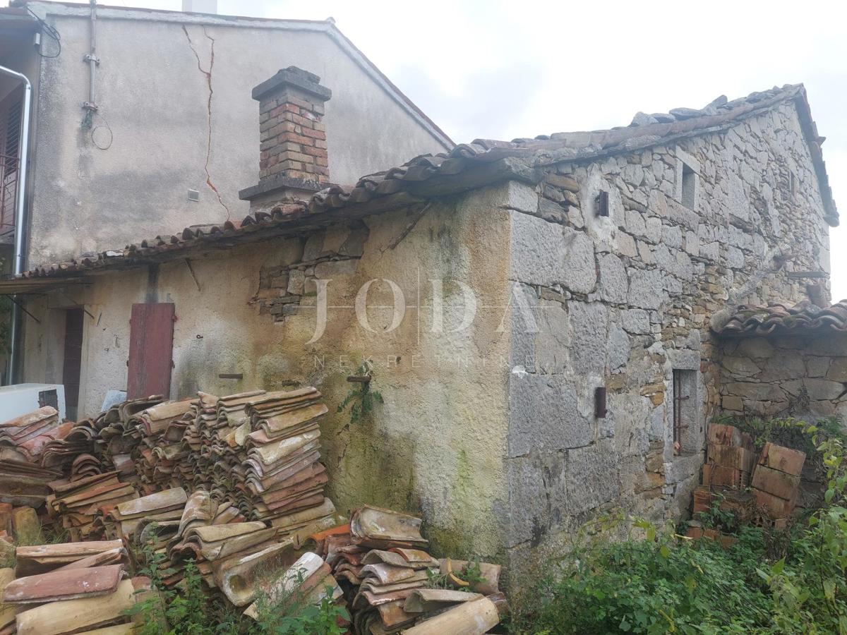Kuća i Zemljišče Buzet, 1.706m2