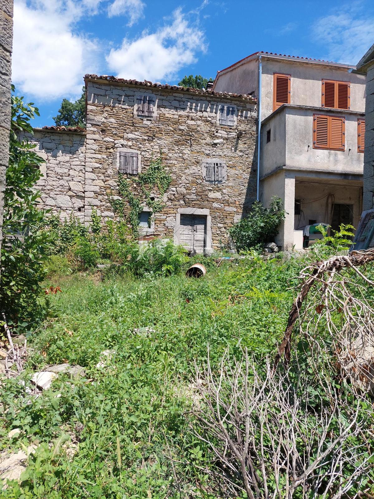 Kuća i Zemljišče Buzet, 1.706m2