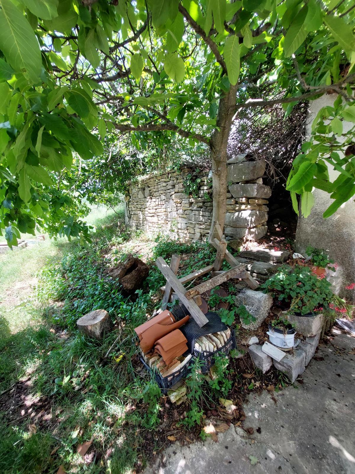 Kuća i Zemljišče Buzet, 1.706m2
