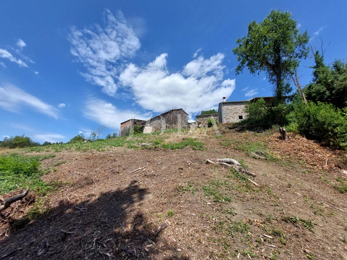 Kuća i Zemljišče Buzet, 1.706m2