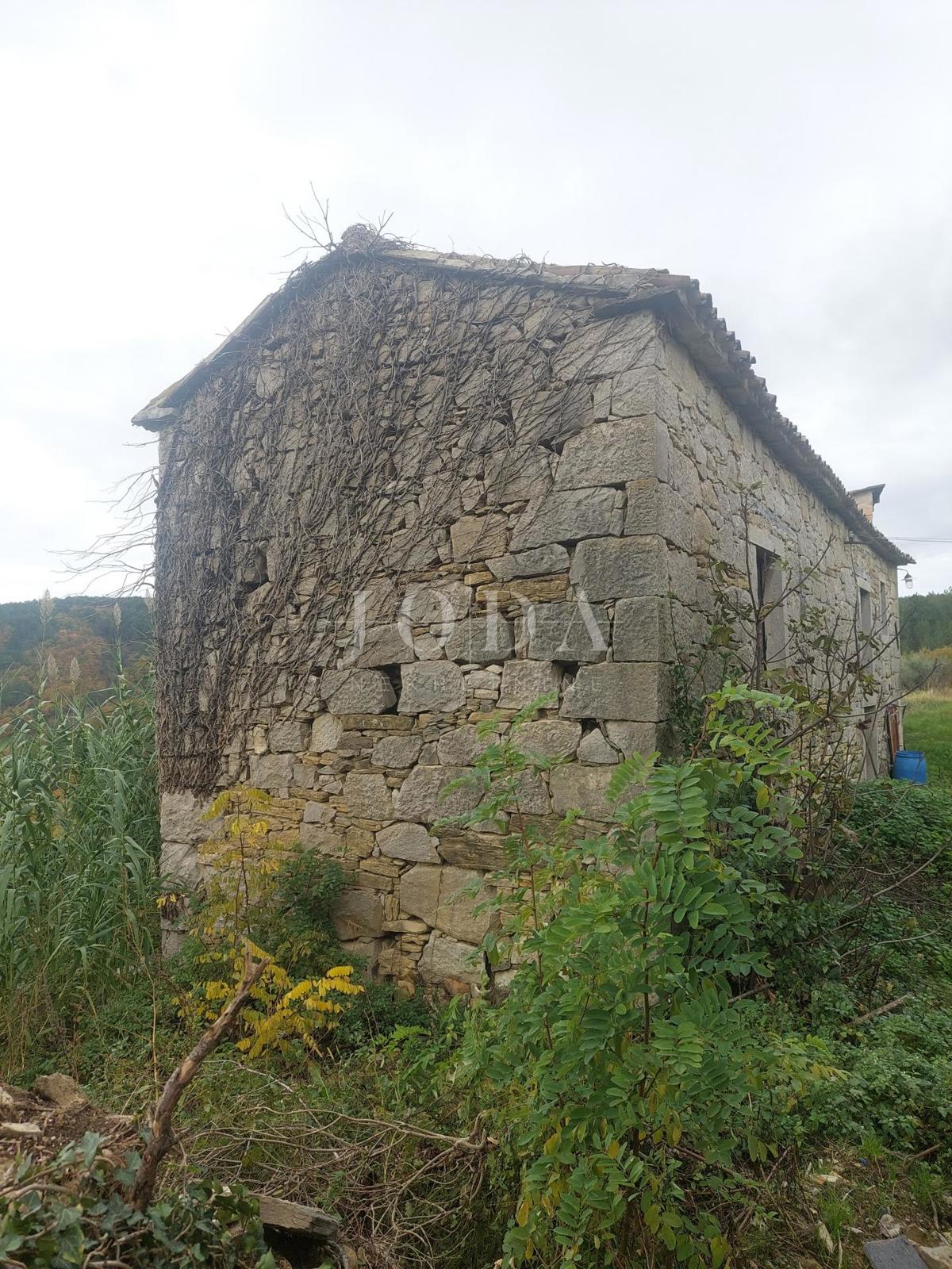 Kuća i Zemljišče Buzet, 1.706m2