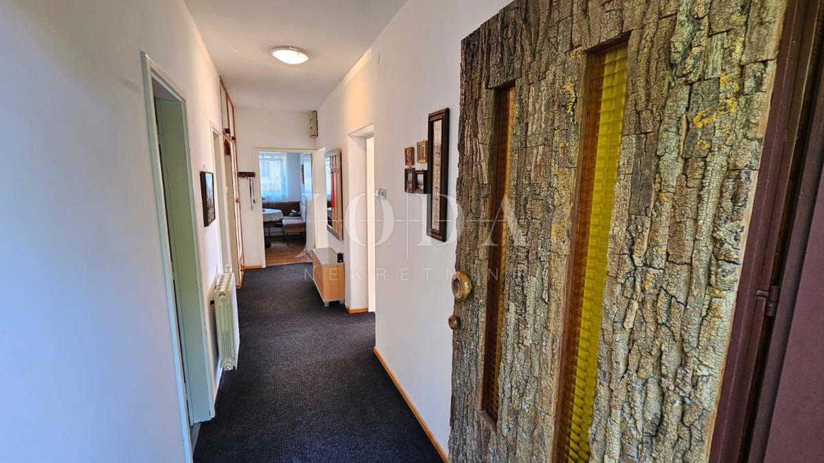 Crikvenica, stanovanje z garažo in velikim vrtom, le 60 m od morja