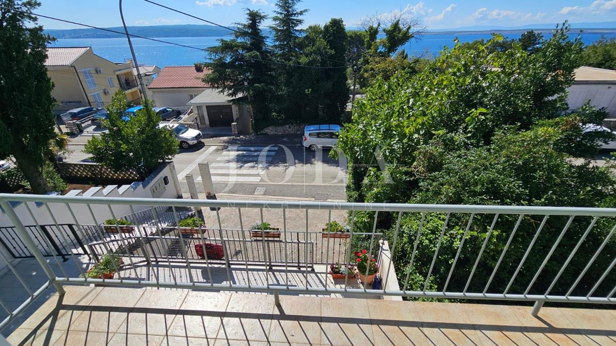 Crikvenica, stanovanje z garažo in velikim vrtom, le 60 m od morja