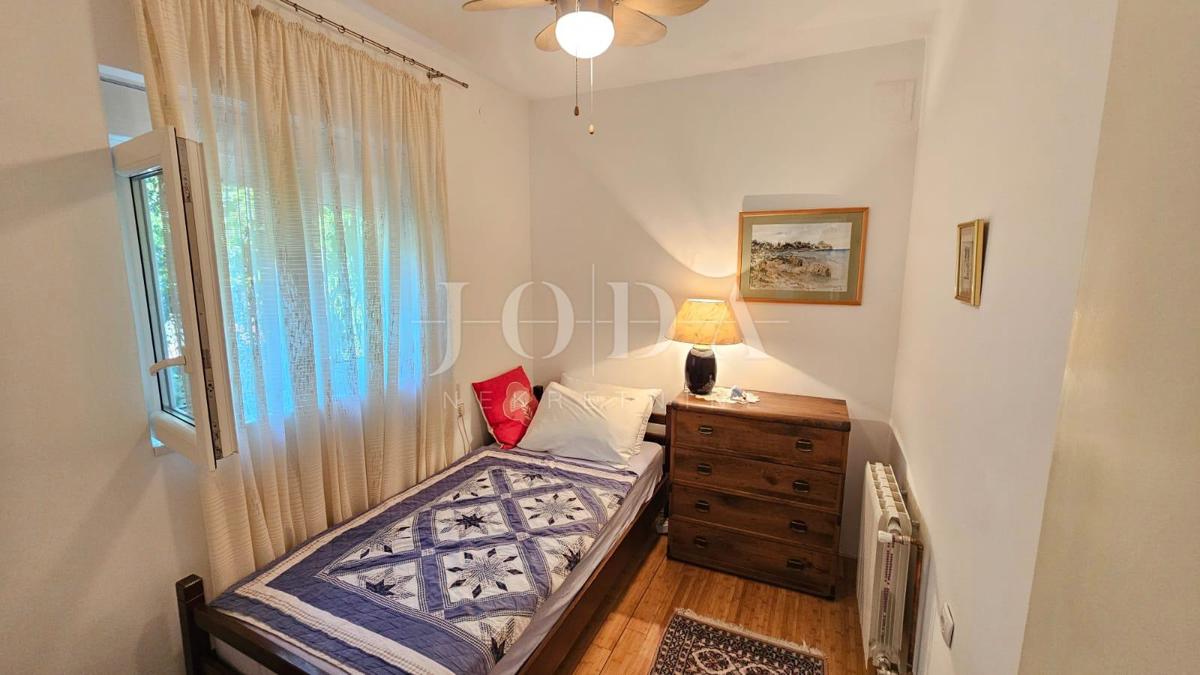 Crikvenica, stanovanje z garažo in velikim vrtom, le 60 m od morja
