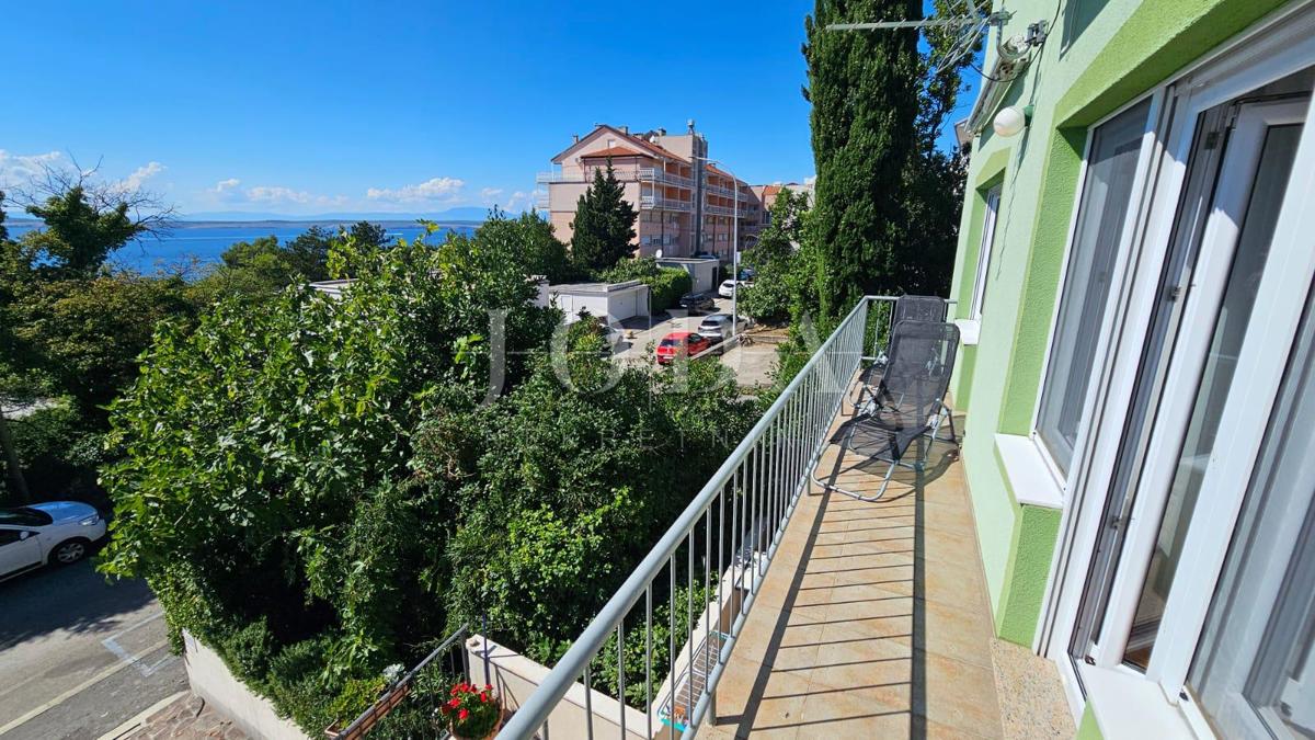 Crikvenica, stanovanje z garažo in velikim vrtom, le 60 m od morja