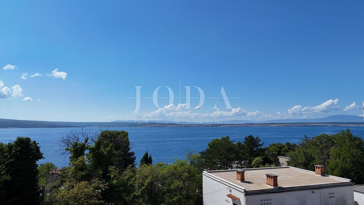 Crikvenica, stanovanje z garažo in velikim vrtom, le 60 m od morja