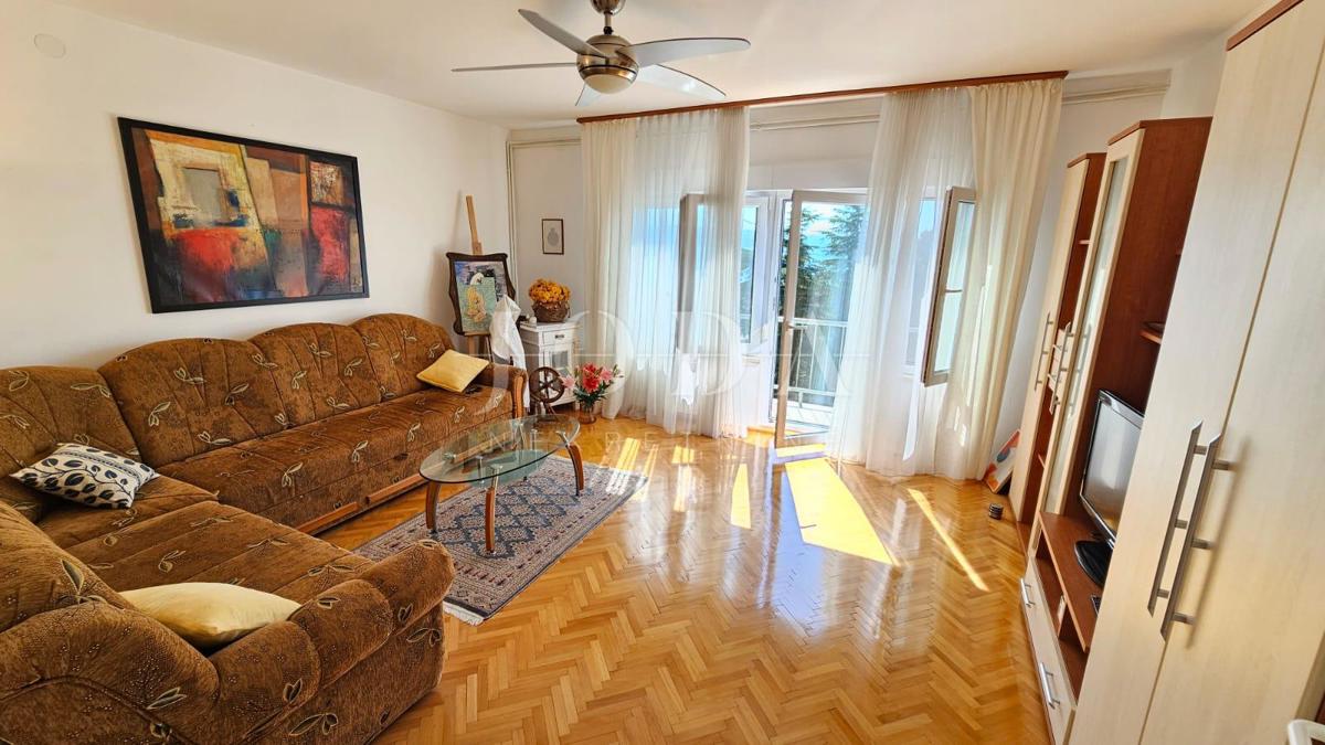 Crikvenica, stanovanje z garažo in velikim vrtom, le 60 m od morja