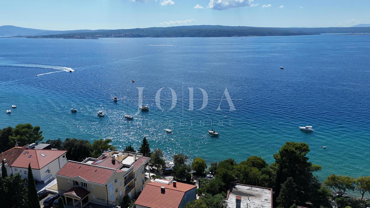 Crikvenica, stanovanje z garažo in velikim vrtom, le 60 m od morja