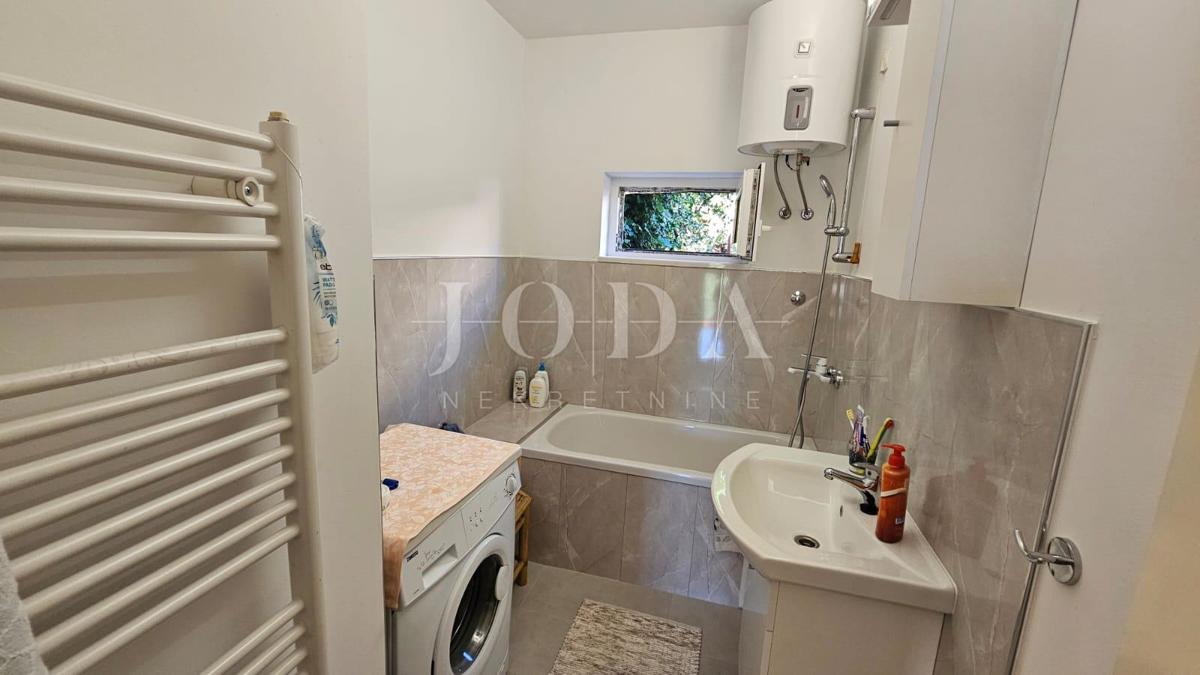 Crikvenica, stanovanje z garažo in velikim vrtom, le 60 m od morja