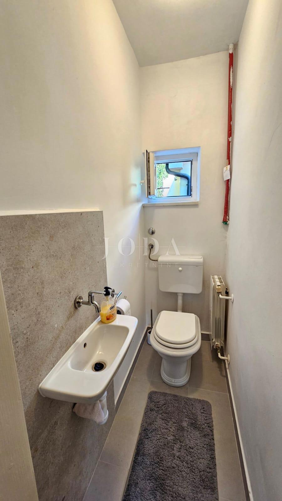 Crikvenica, stanovanje z garažo in velikim vrtom, le 60 m od morja