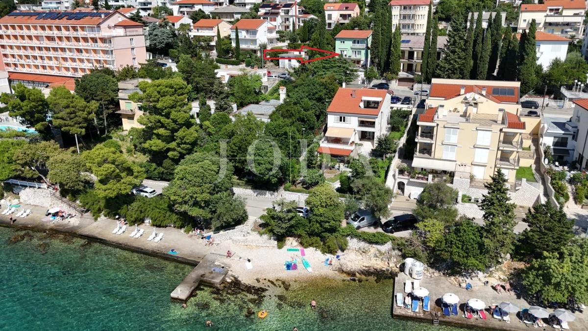 Crikvenica, stanovanje z garažo in velikim vrtom, le 60 m od morja