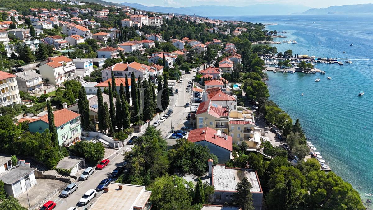Crikvenica, stanovanje z garažo in velikim vrtom, le 60 m od morja