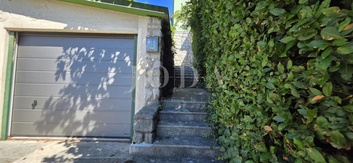 Crikvenica, stanovanje z garažo in velikim vrtom, le 60 m od morja