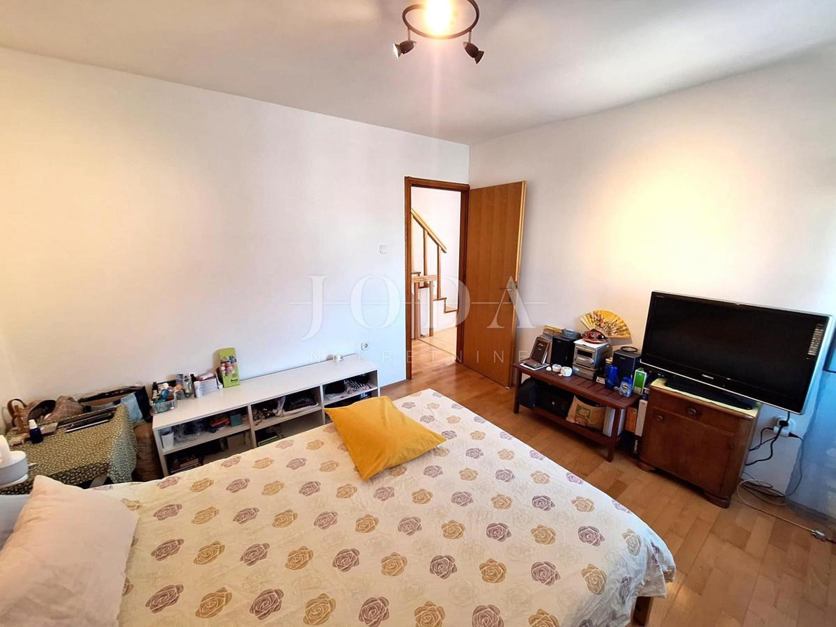 Hiša blizu morja z dvema apartmajema - Punat