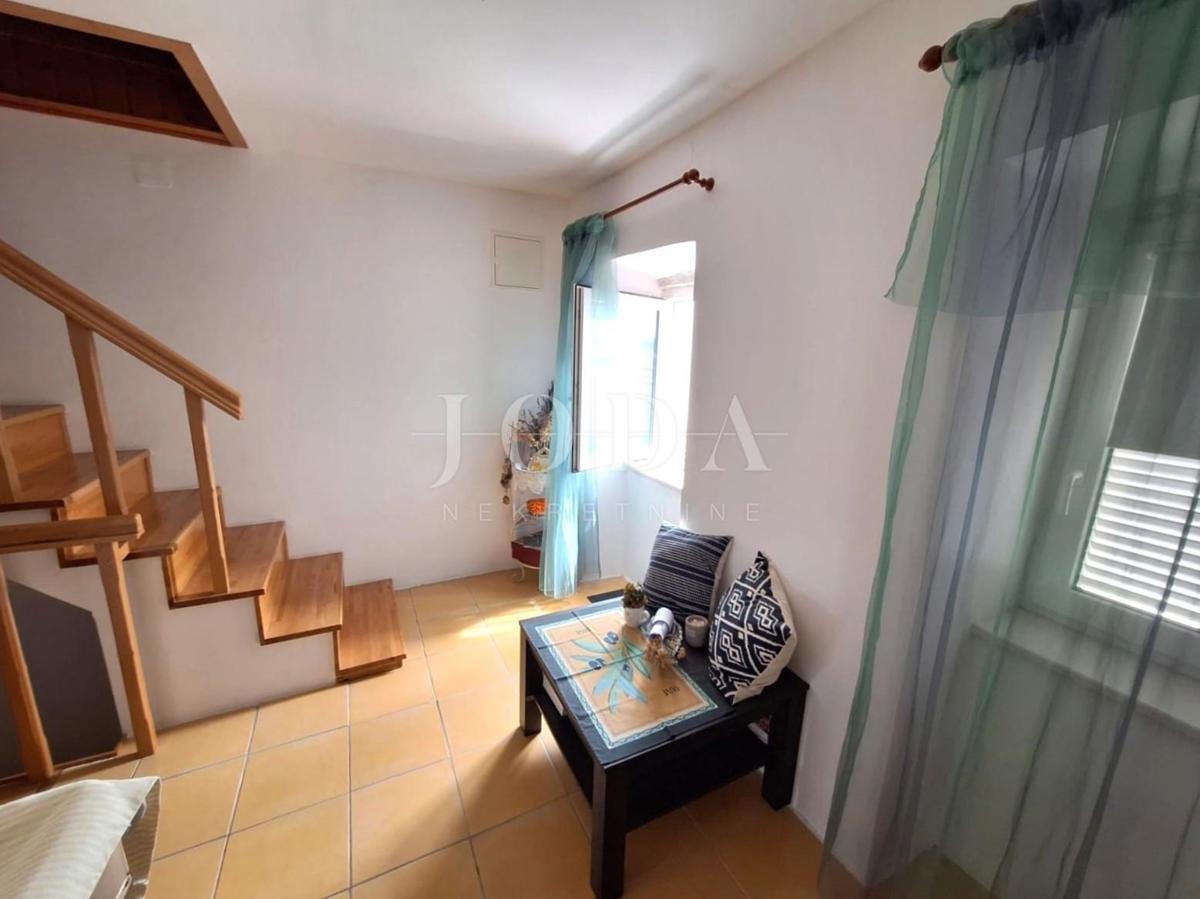 Hiša blizu morja z dvema apartmajema - Punat