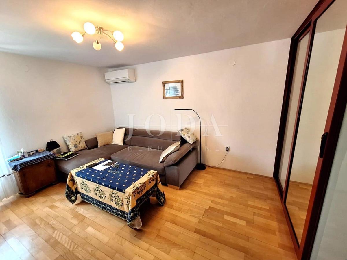 Hiša blizu morja z dvema apartmajema - Punat