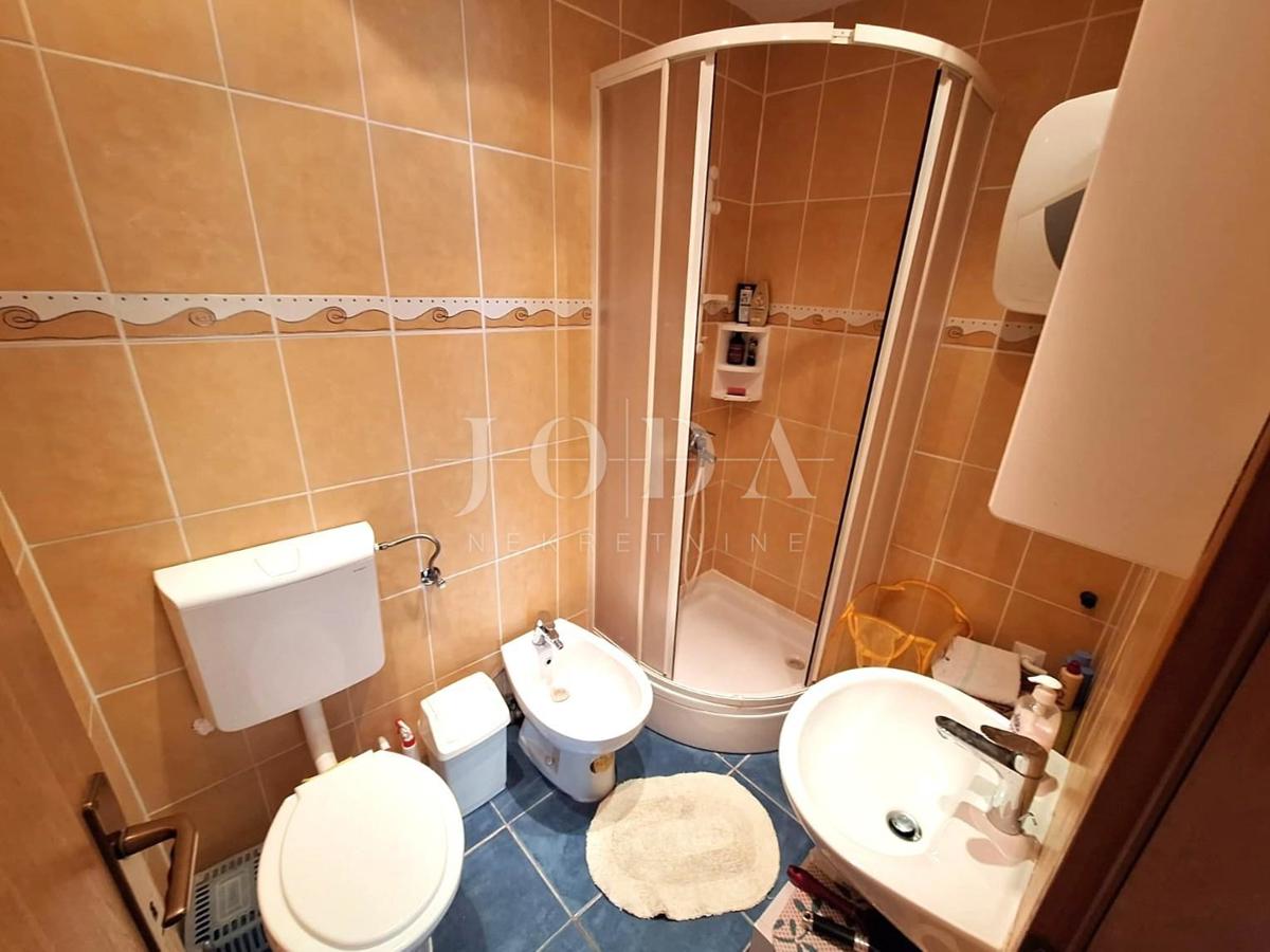 Hiša blizu morja z dvema apartmajema - Punat