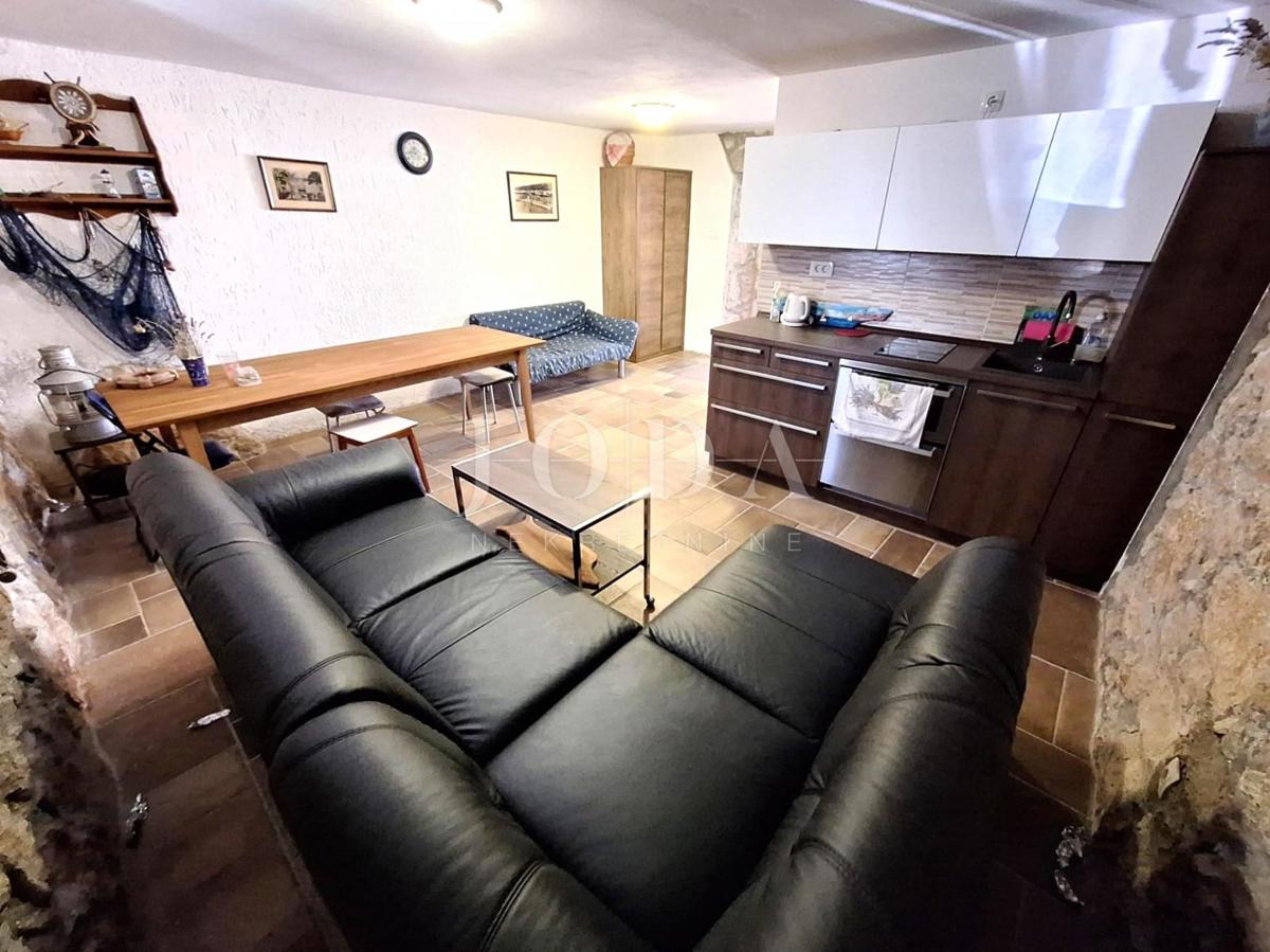 Hiša blizu morja z dvema apartmajema - Punat