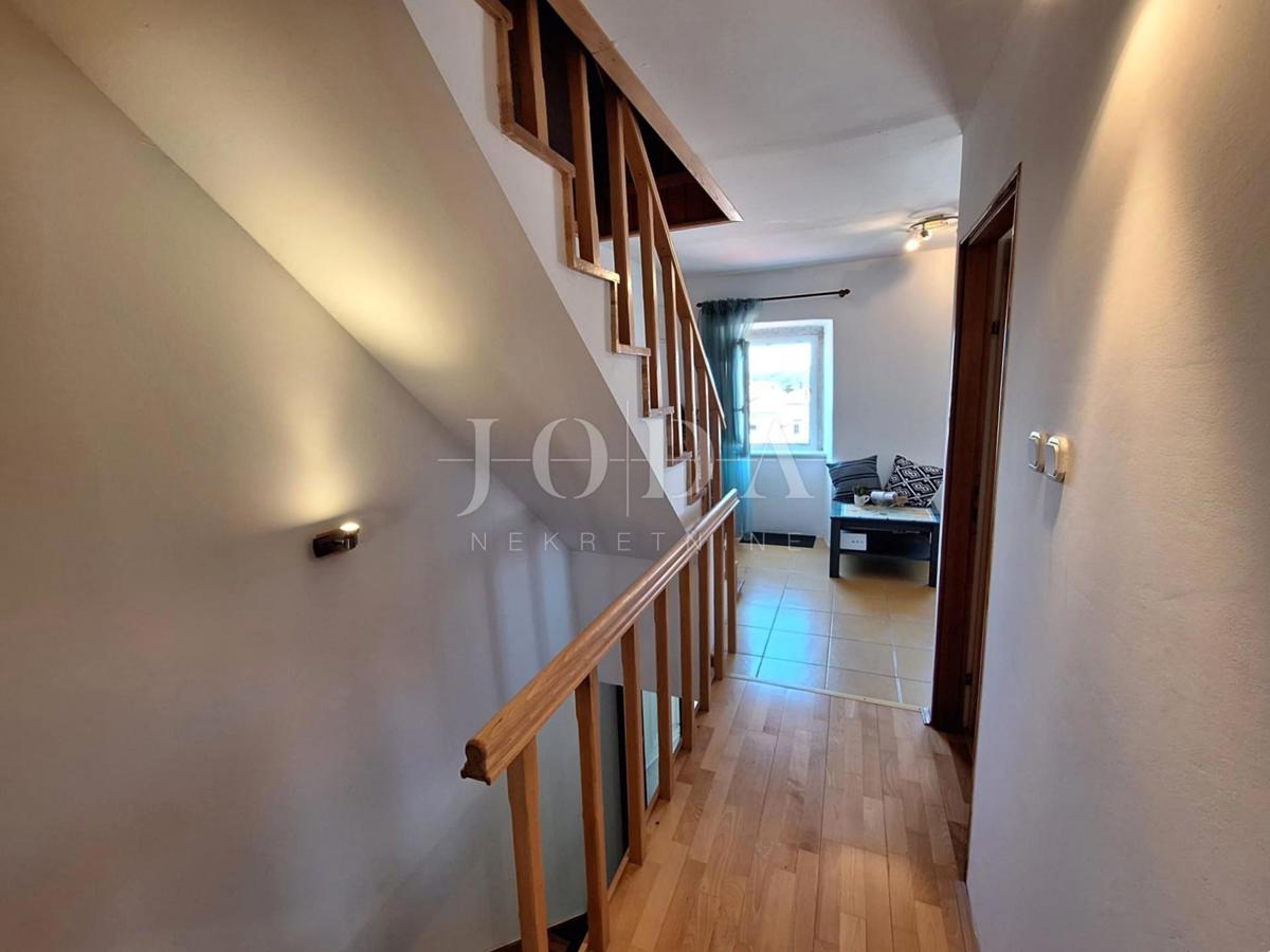 Hiša blizu morja z dvema apartmajema - Punat