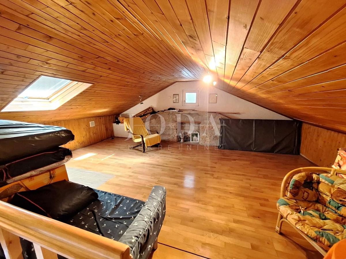 Hiša blizu morja z dvema apartmajema - Punat