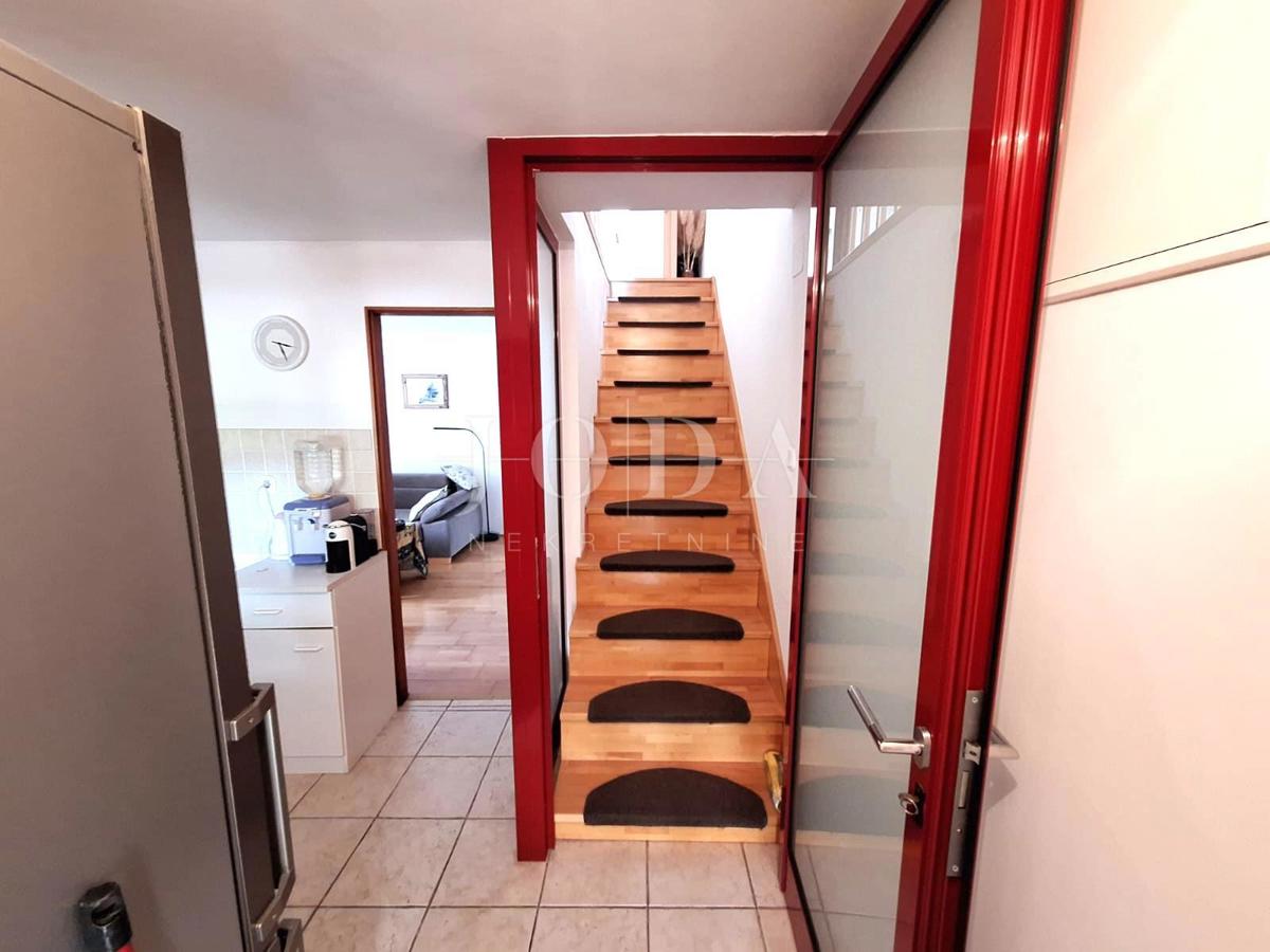 Hiša blizu morja z dvema apartmajema - Punat