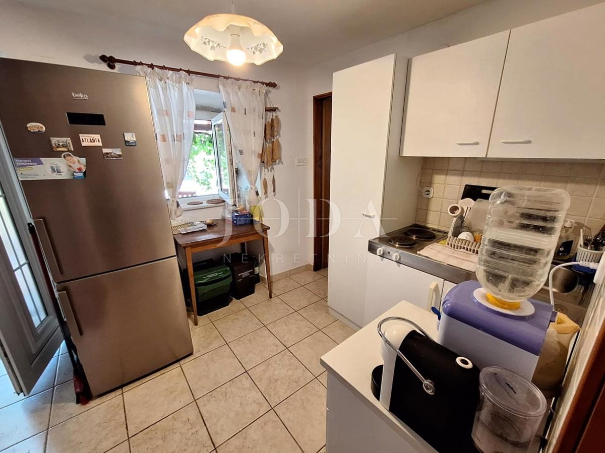 Hiša blizu morja z dvema apartmajema - Punat