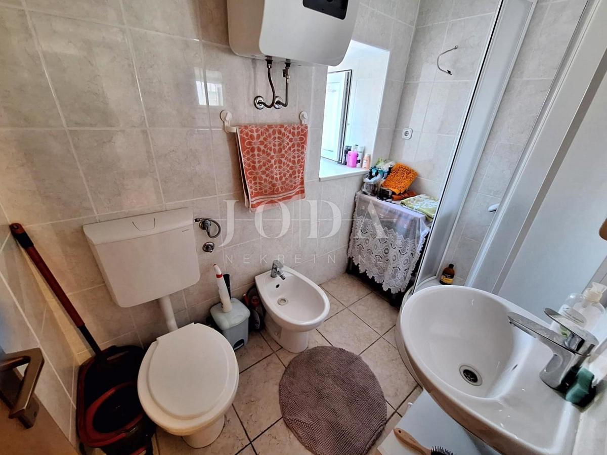 Hiša blizu morja z dvema apartmajema - Punat