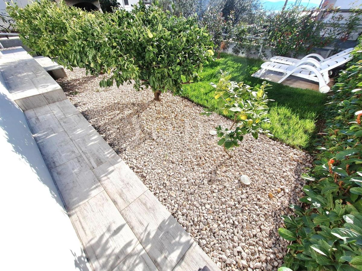 Mesto Krk - apartma z vrtom v bližini plaže