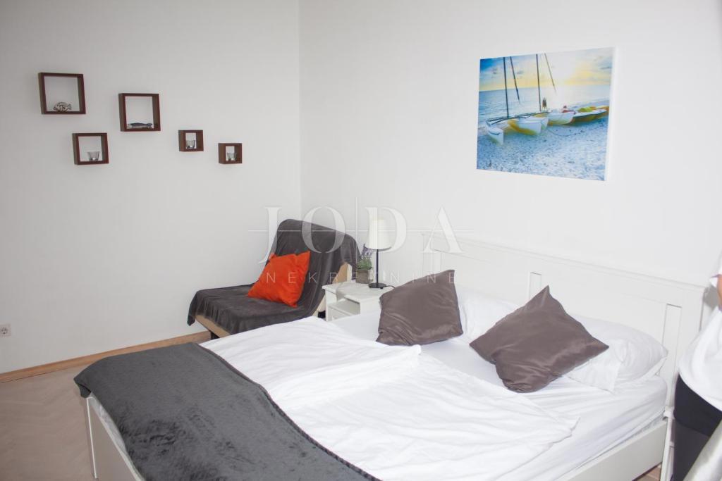 Ekskluzivna nepremičnina v Crikvenici: 602 m², bazen, 8 apartmajev, 250 m od morja